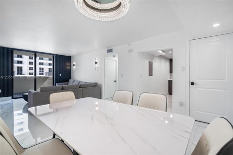 Condominio en venta en Miami Beach, Florida, 2 dormitorios, 83.8 m2 № 2168429 - foto 8