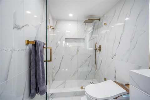 Condominio en venta en Miami Beach, Florida, 2 dormitorios, 83.8 m2 № 2168429 - foto 26
