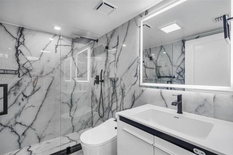 Condominio en venta en Miami Beach, Florida, 2 dormitorios, 83.8 m2 № 2168429 - foto 18