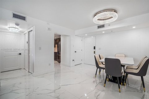 Condominio en venta en Miami Beach, Florida, 2 dormitorios, 83.8 m2 № 2168429 - foto 10