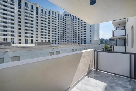 Condominio en venta en Miami Beach, Florida, 2 dormitorios, 83.8 m2 № 2168429 - foto 11