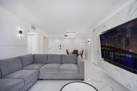 Condominio en venta en Miami Beach, Florida, 2 dormitorios, 83.8 m2 № 2168429 - foto 3