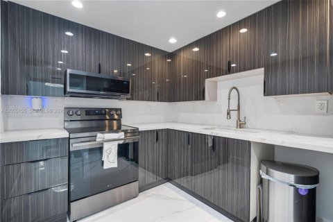 Condominio en venta en Miami Beach, Florida, 2 dormitorios, 83.8 m2 № 2168429 - foto 6