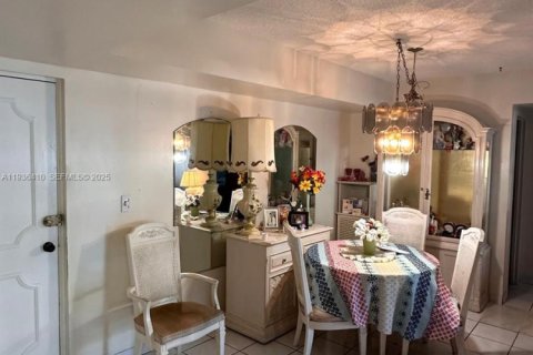 Condo in Sunny Isles Beach, Florida, 2 bedrooms  № 2088501 - photo 10