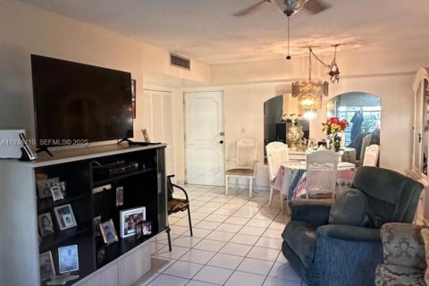 Condo in Sunny Isles Beach, Florida, 2 bedrooms  № 2088501 - photo 13