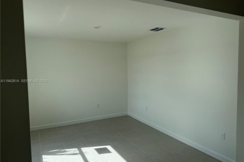 Casa en alquiler en Miami, Florida, 3 dormitorios № 2000470 - foto 4