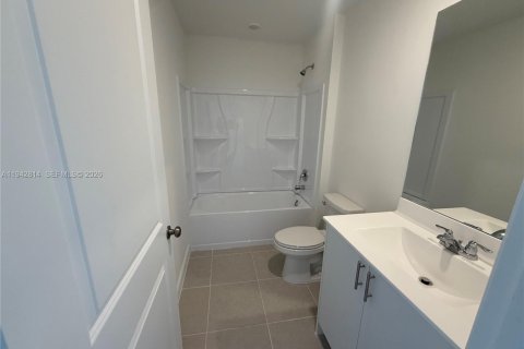 Casa en alquiler en Miami, Florida, 3 dormitorios № 2000470 - foto 13