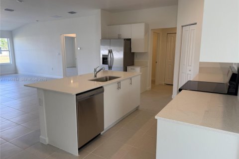 Casa en alquiler en Miami, Florida, 3 dormitorios № 2000470 - foto 6