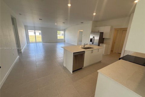 Casa en alquiler en Miami, Florida, 3 dormitorios № 2000470 - foto 7