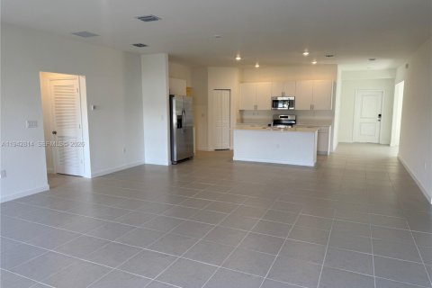 Casa en alquiler en Miami, Florida, 3 dormitorios № 2000470 - foto 9