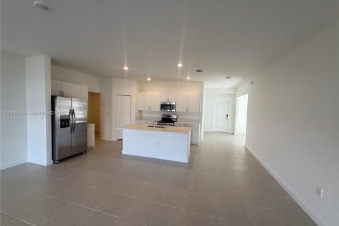 Casa en alquiler en Miami, Florida, 3 dormitorios № 2000470 - foto 8