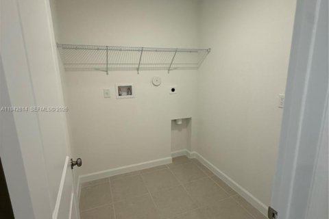 Casa en alquiler en Miami, Florida, 3 dormitorios № 2000470 - foto 12