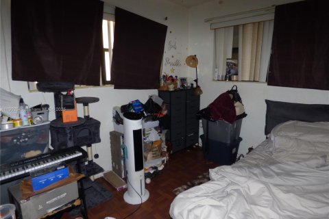 House in Miami, Florida 4 bedrooms, 96.43 sq.m. № 1953001 - photo 11