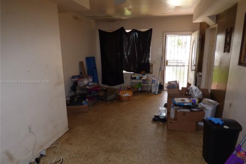 House in Miami, Florida 4 bedrooms, 96.43 sq.m. № 1953001 - photo 5