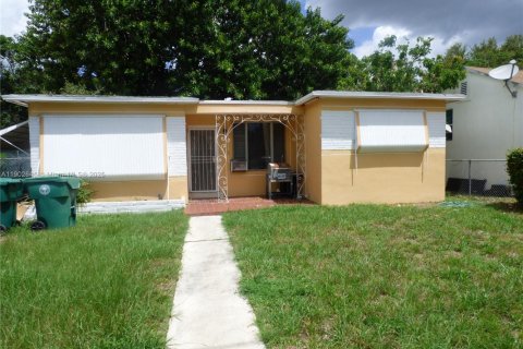 House in Miami, Florida 4 bedrooms, 96.43 sq.m. № 1953001 - photo 1