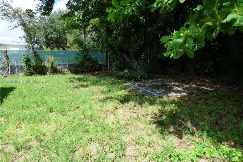 House in Miami, Florida 4 bedrooms, 96.43 sq.m. № 1953001 - photo 9