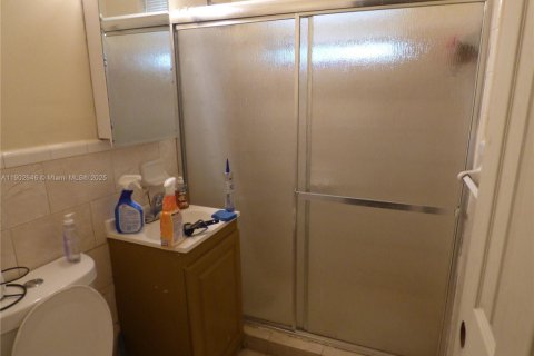 House in Miami, Florida 4 bedrooms, 96.43 sq.m. № 1953001 - photo 4