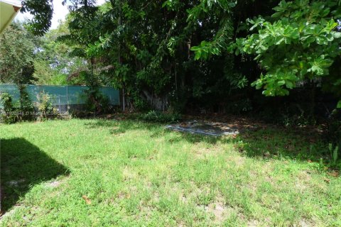 House in Miami, Florida 4 bedrooms, 96.43 sq.m. № 1953001 - photo 8