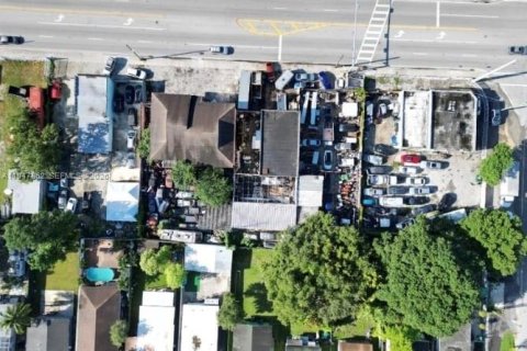Commercial property in Miami, Florida № 2089148 - photo 4