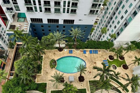 Condominio en alquiler en Miami, Florida, 1 dormitorio, 74.88 m2 № 2080426 - foto 2