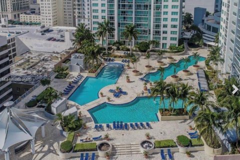 Condominio en Miami, Florida, 1 dormitorio  № 2080426