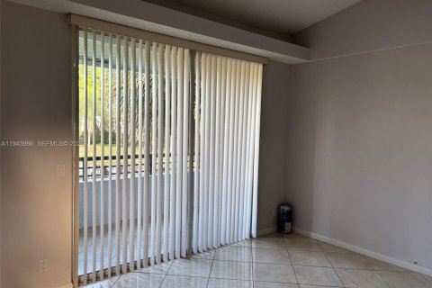 Condo in Coconut Creek, Florida, 1 bedroom  № 2009634 - photo 13
