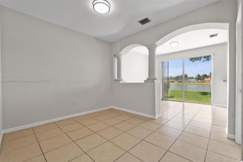 Touwnhouse à vendre à Homestead, Floride: 3 chambres, 120.96 m2 № 1981953 - photo 17