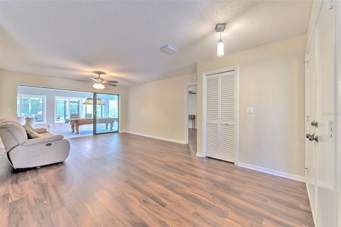 House in Sun City Center, Florida 3 bedrooms, 242.1 sq.m. № 2195778 - photo 8