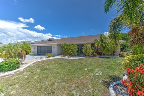 House in Sun City Center, Florida 3 bedrooms, 242.1 sq.m. № 2195778 - photo 2