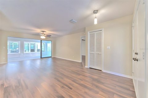 House in Sun City Center, Florida 3 bedrooms, 242.1 sq.m. № 2195778 - photo 7