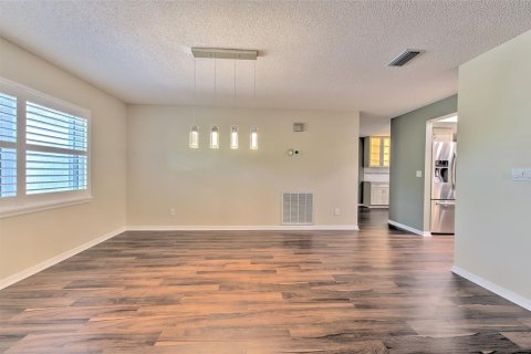 House in Sun City Center, Florida 3 bedrooms, 242.1 sq.m. № 2195778 - photo 9