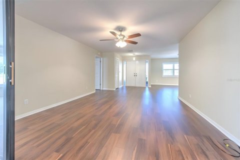House in Sun City Center, Florida 3 bedrooms, 242.1 sq.m. № 2195778 - photo 11