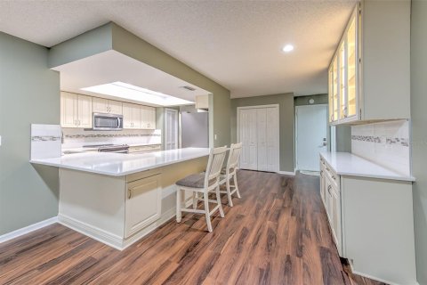 House in Sun City Center, Florida 3 bedrooms, 242.1 sq.m. № 2195778 - photo 18