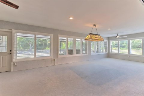 House in Sun City Center, Florida 3 bedrooms, 242.1 sq.m. № 2195778 - photo 21