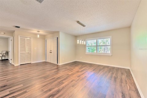 House in Sun City Center, Florida 3 bedrooms, 242.1 sq.m. № 2195778 - photo 5