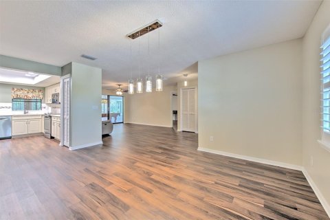 House in Sun City Center, Florida 3 bedrooms, 242.1 sq.m. № 2195778 - photo 6