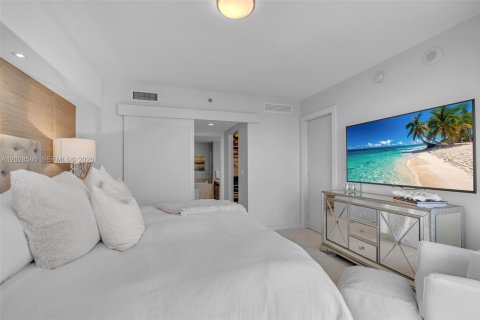 Condo in Miami, Florida, 2 bedrooms № 2077404 - photo 18