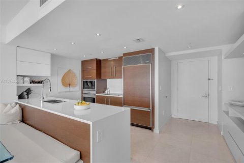 Condo in Miami, Florida, 2 bedrooms № 2077404 - photo 8