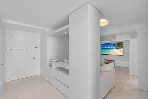Condo in Miami, Florida, 2 bedrooms № 2077404 - photo 9