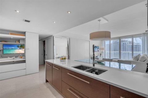 Condo in Miami, Florida, 2 bedrooms № 2077404 - photo 7