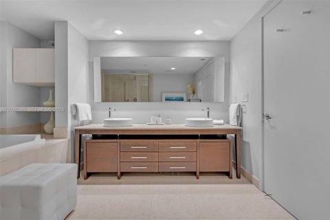 Condo in Miami, Florida, 2 bedrooms № 2077404 - photo 19