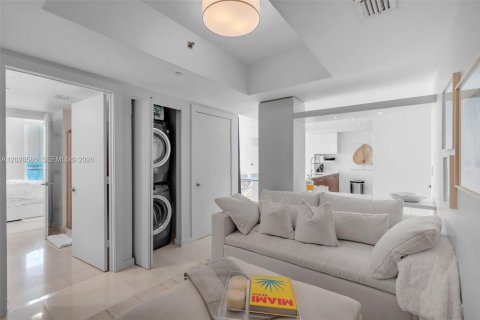 Condo in Miami, Florida, 2 bedrooms № 2077404 - photo 11