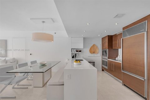 Condo in Miami, Florida, 2 bedrooms № 2077404 - photo 12