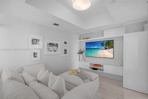 Condo in Miami, Florida, 2 bedrooms № 2077404 - photo 10