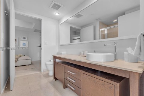 Condo in Miami, Florida, 2 bedrooms № 2077404 - photo 16