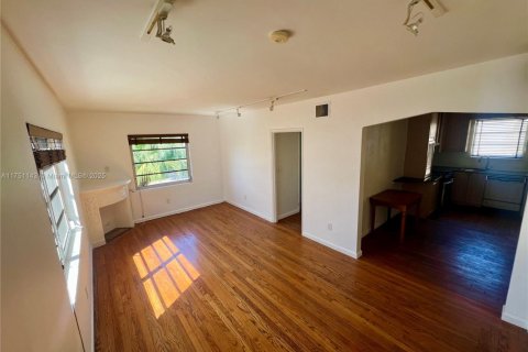 Condo in Miami Beach, Florida, 1 bedroom  № 1960085 - photo 9