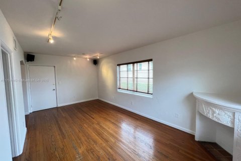 Condo in Miami Beach, Florida, 1 bedroom  № 1960085 - photo 5