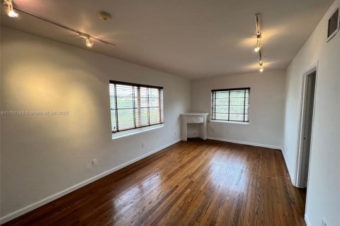 Condo in Miami Beach, Florida, 1 bedroom  № 1960085 - photo 1