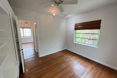 Condo in Miami Beach, Florida, 1 bedroom  № 1960085 - photo 21