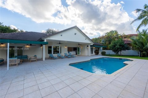 House in Miami Lakes, Florida 3 bedrooms, 227.52 sq.m. № 1995271 - photo 30